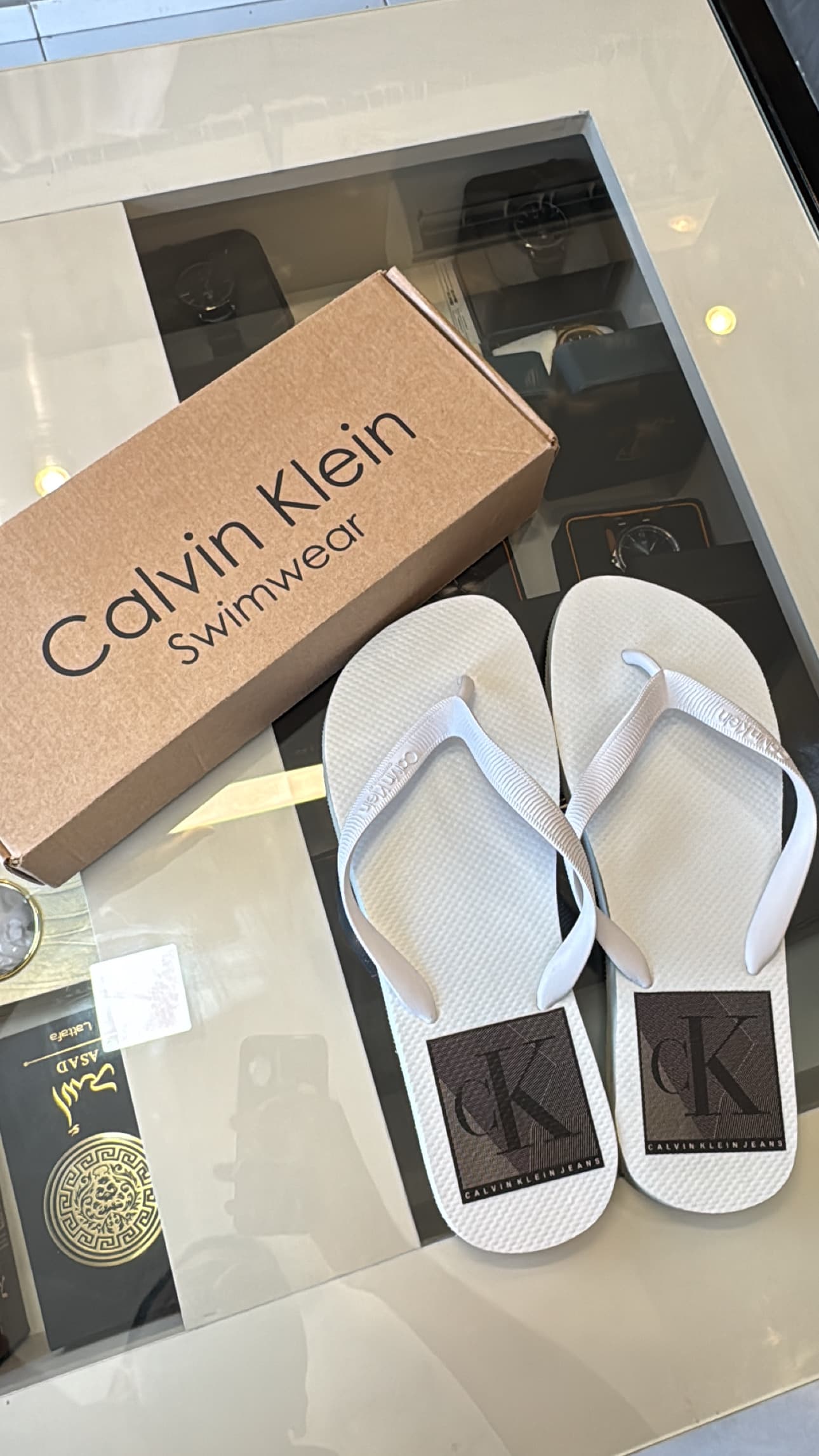 Chinelo Básico Calvin Klein Branco – Caixa Monograma CK