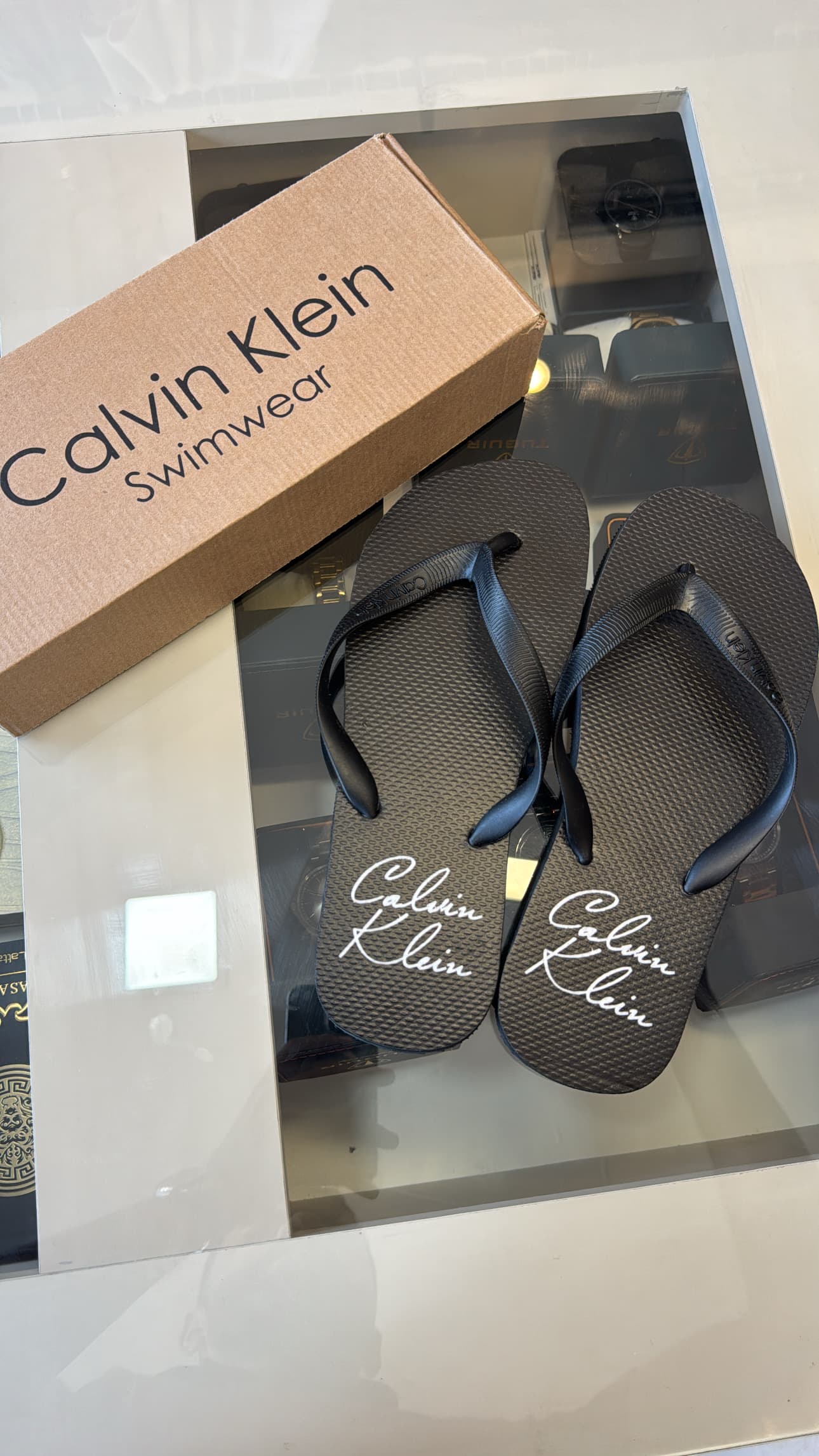 Chinelo Básico Calvin Klein Preto - Assinatura no Calcanhar