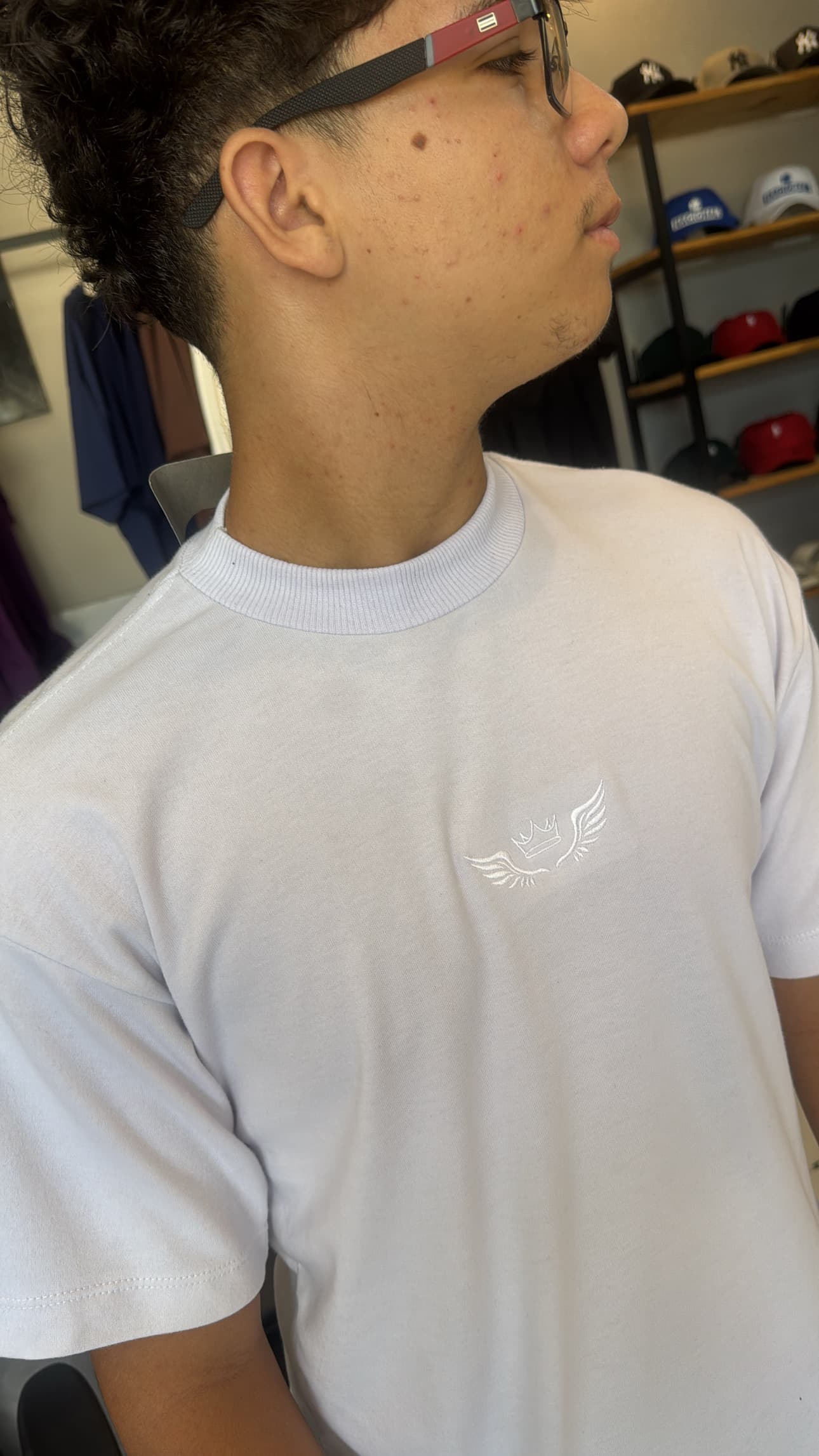 Camiseta Oversized Branca Asa de Anjo com Coroa