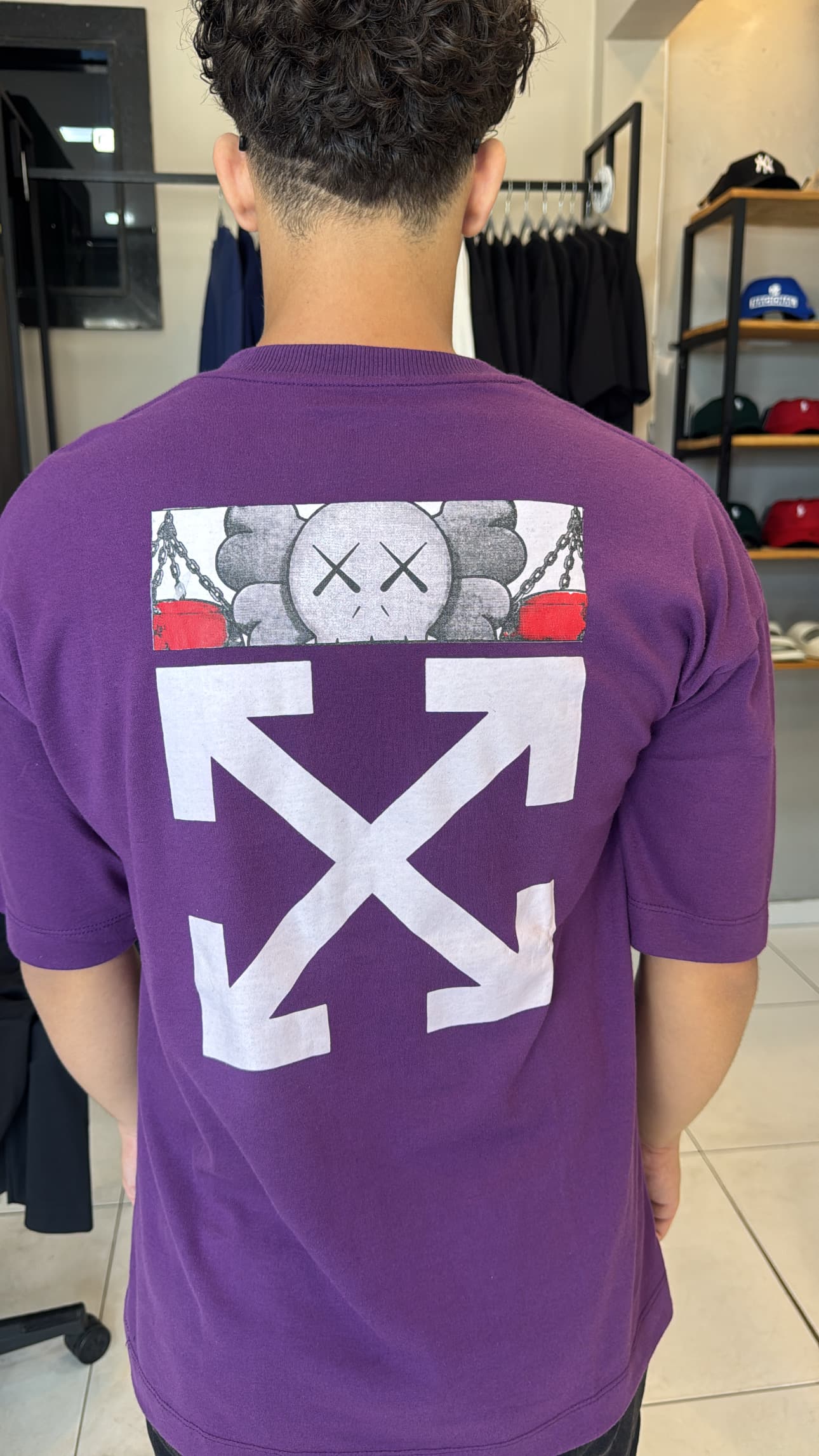 Camiseta Oversized Off-White Roxa Estampa Frontal "Off-White™"