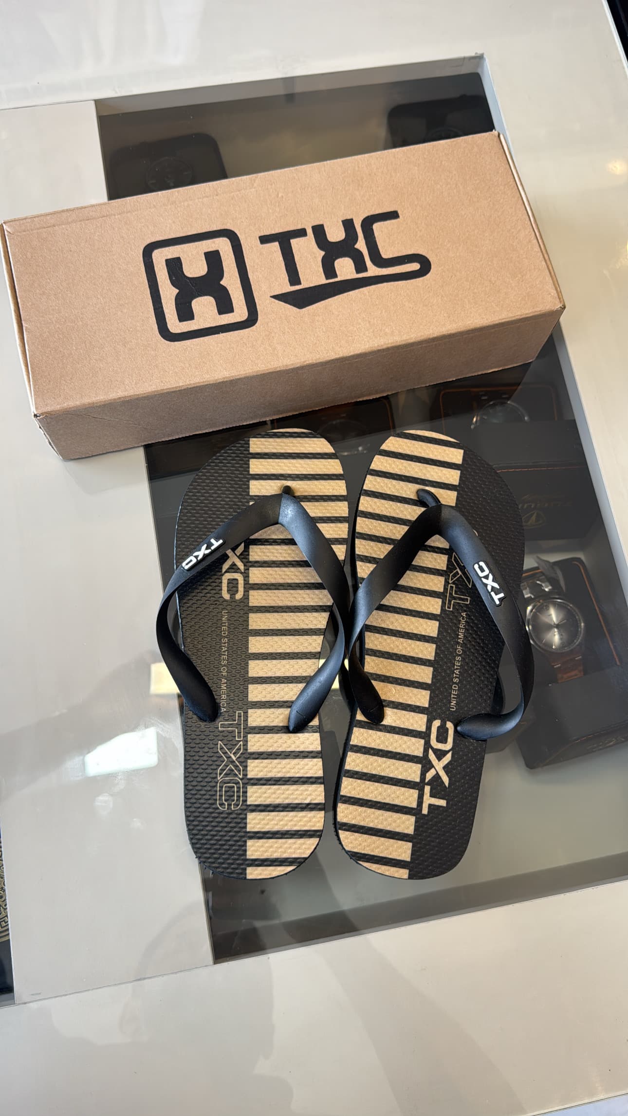 Chinelo Básico TXC Preto – Preto e Bege Dourado