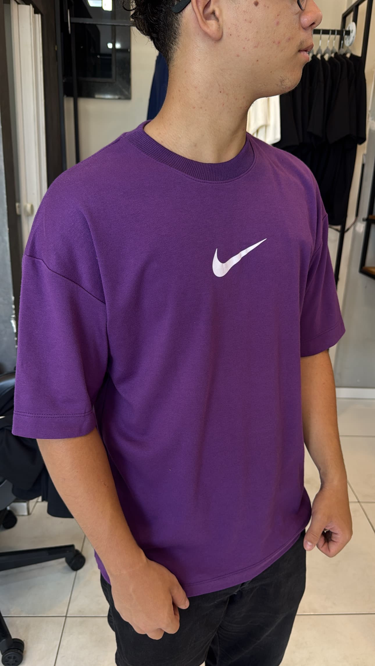 Camiseta Oversized Nike Roxa com Simbolo Frontal